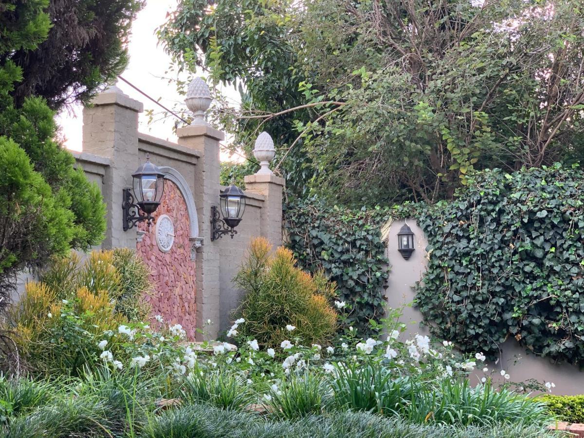 Villa Lugano Guesthouse Johannesburg Exterior photo